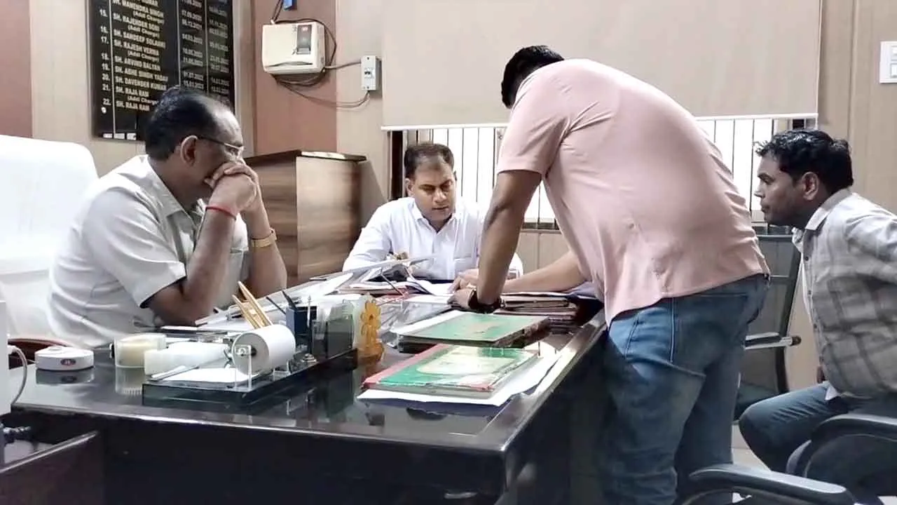 CM Flying Raid: भिवानी में सीएम फ़्लाइंग ने नप में की छापेमारी