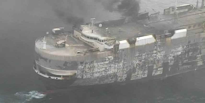 Cargo Ship Sinks: 800 इलेक्ट्रिक वाहनों सहित 3,000 वाहनों को ले जा रहा कार्गो जहाज आग के बाद प्रशांत महासागर में डूबा