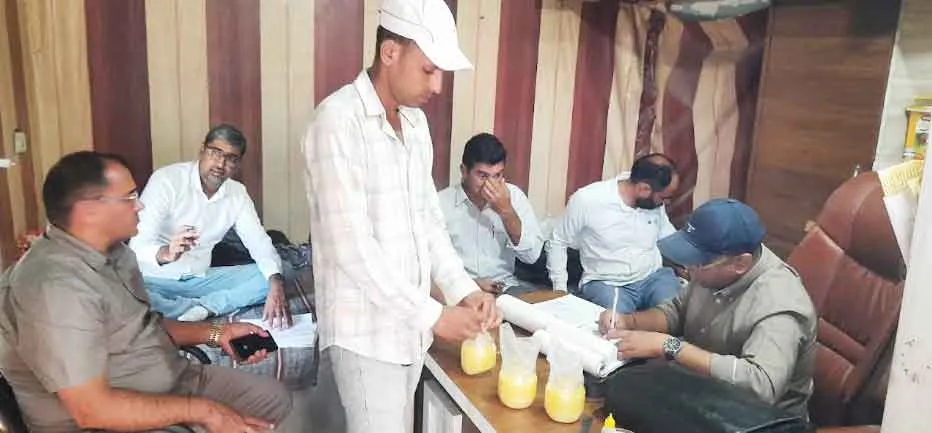 CM Flying’s Raid: मतुवाला में सिहाग डेयरी पर सीएम फ्लाइंग की रेड, टीम ने भरे दुग्ध व घी के सैंपल