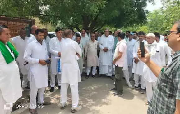 मम्मड़ ब्रांच की टेल पर 3 महीने से नहीं पहुंच रहा पानी, 8 गांवों के ग्रामीण व किसान डीसी से मिले