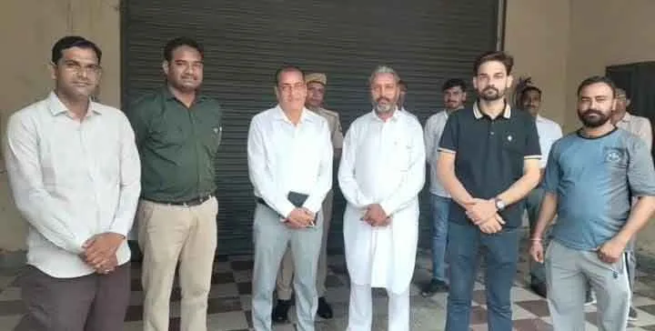 जिला निर्वाचन अधिकारी ने किया ईवीएम वेयर हाउस का निरीक्षण