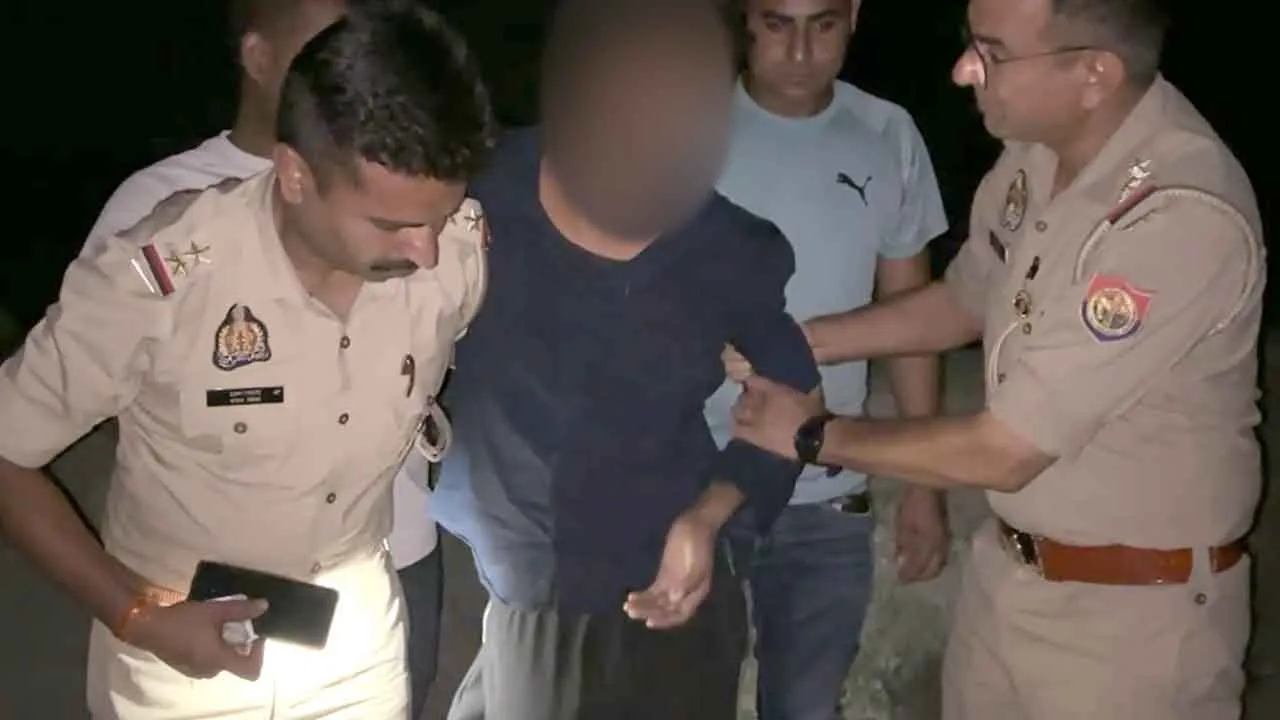 पुलिस मुठभेड़ में 4 बकरी लुटेरे गिरफ्तार, एक के पैर में लगी गोली, घायल