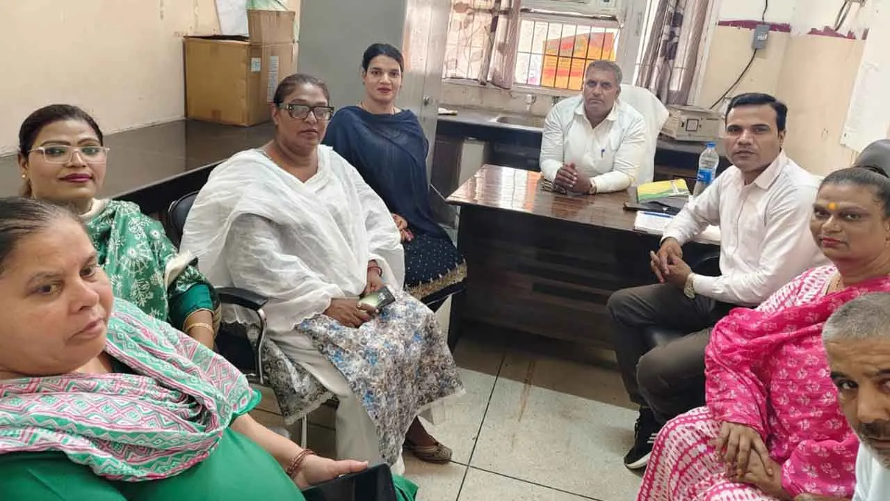 Health Department: स्वास्थ्य विभाग ने सुखदुआ (किन्नर समाज) के साथ की विशेष बैठक
