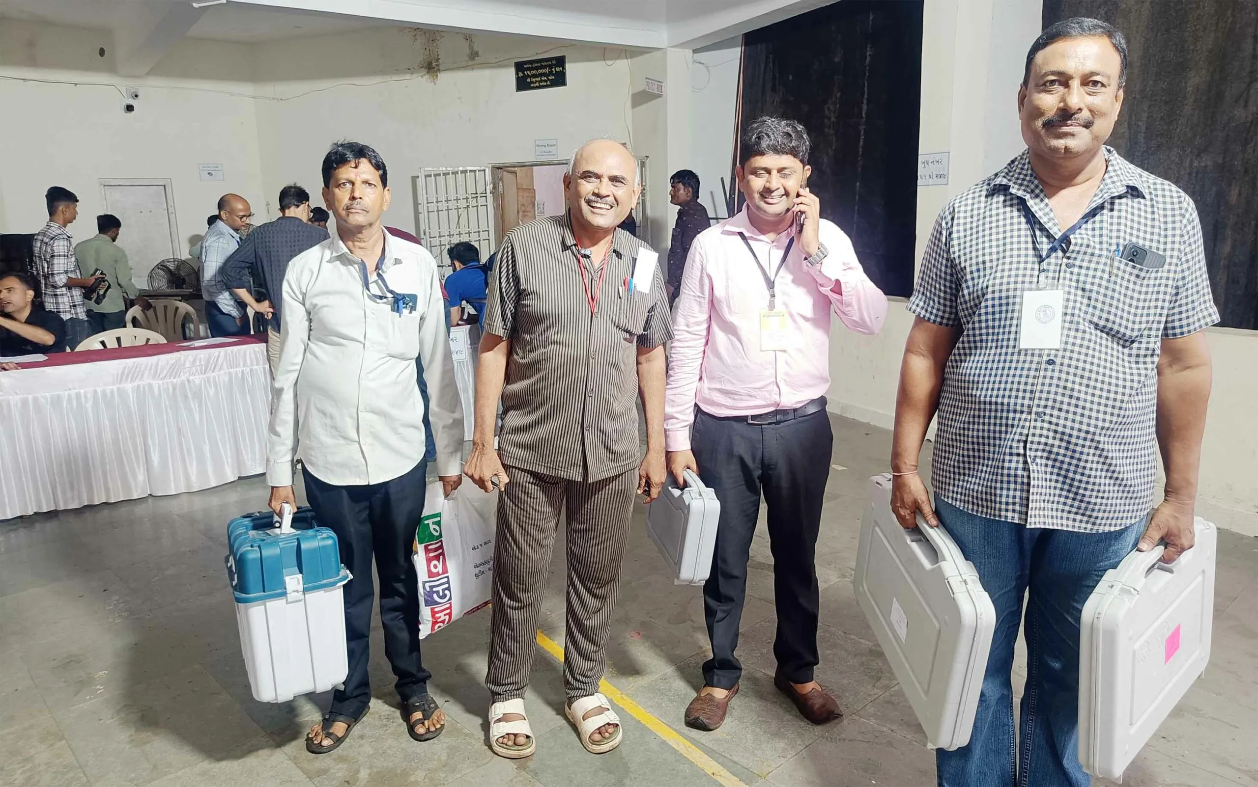 Gujarat Gram Panchayat elections: गुजरात में ग्राम पंचायत चुनाव के लिए मतदान जारी, 25 जून को होगी मतगणना