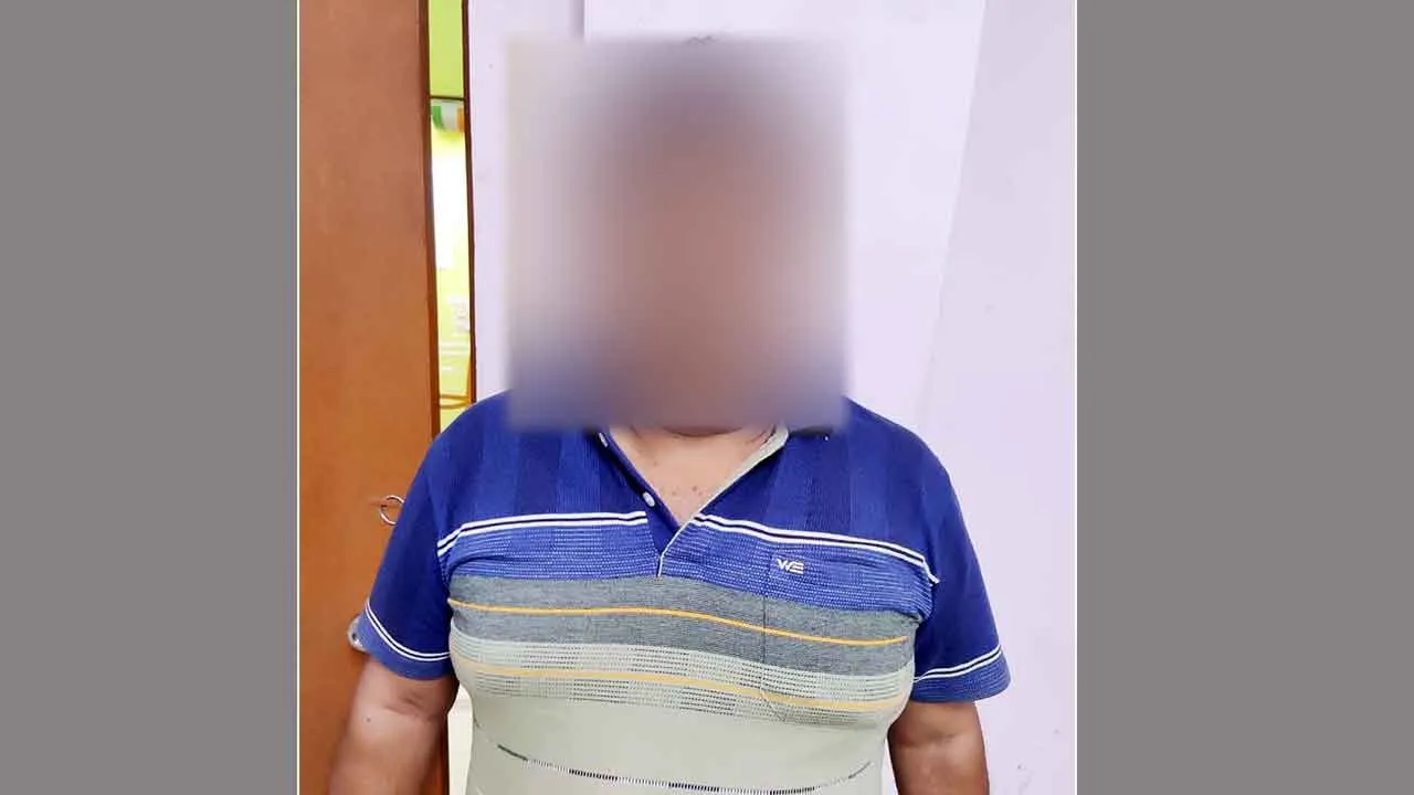 फर्जी अधिकारी बनकर मनी लॉन्ड्रिंग केस का डर दिखाकर ठगी करने का आरोपी काबू
