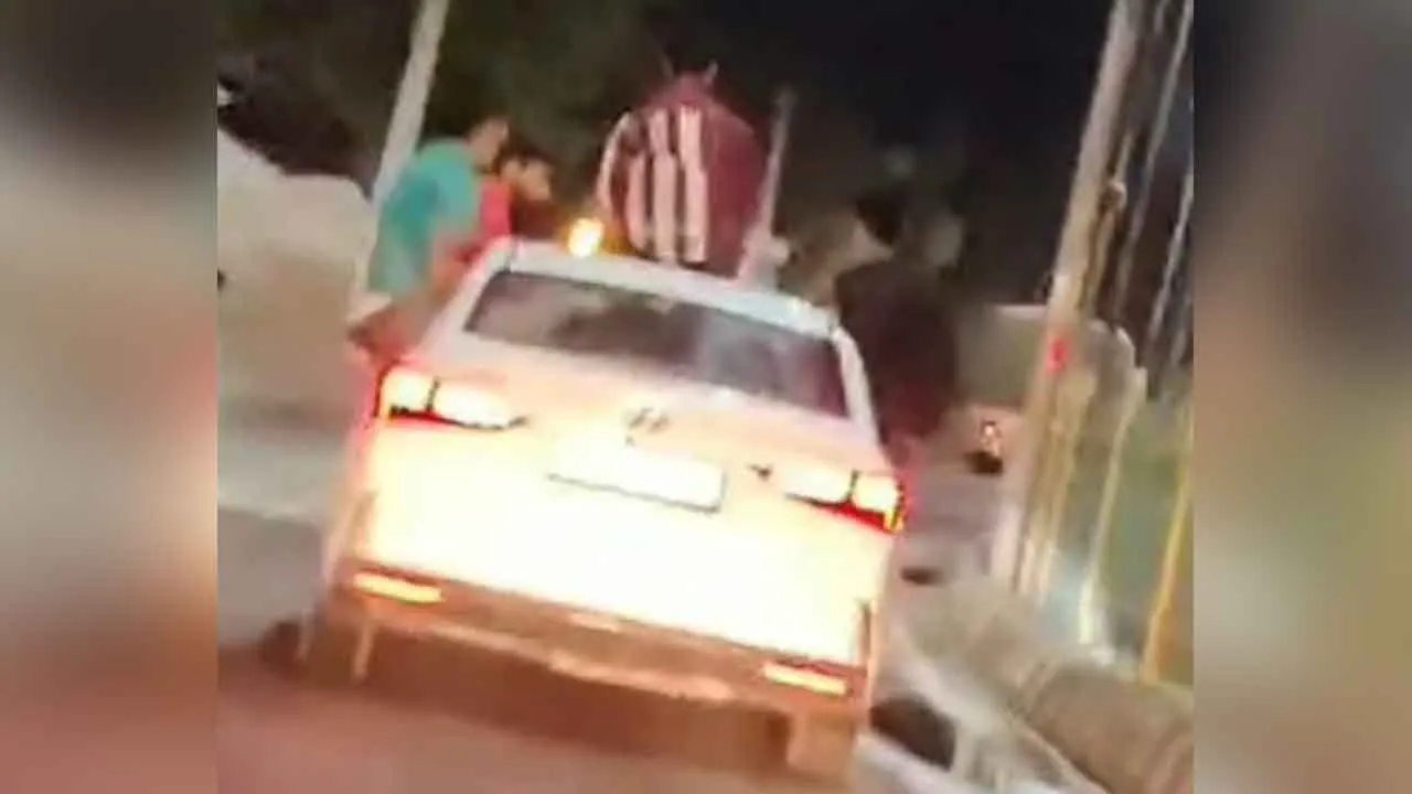 Hanumangarh: फ़िल्मी अंदाज में आवारा युवकों ने रात के अंधेरे में सड़कों पर खुलेआम की गुंडागर्दी