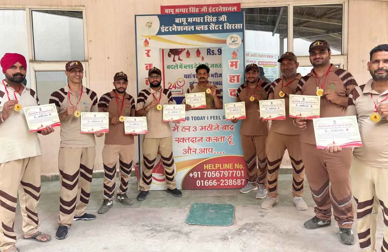 MSG IT wing donated blood: रक्त की कमी से मरने वालों का जीवन बचाने को एमएसजी आईटी विंग के 25 सेवादारों ने किया रक्तदान