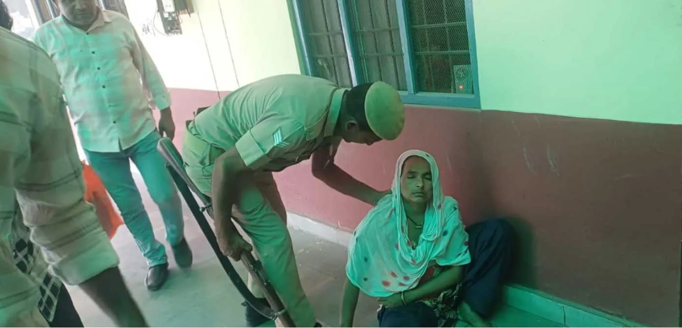 बेहोश होकर गिरी एसडीएम कार्यालय पर फरियाद लेकर पहुंची महिला