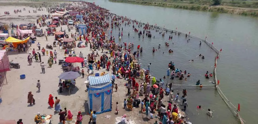 गंगा दशहरा पर यमुना स्नान को उमड़ा श्रद्धा का सैलाब