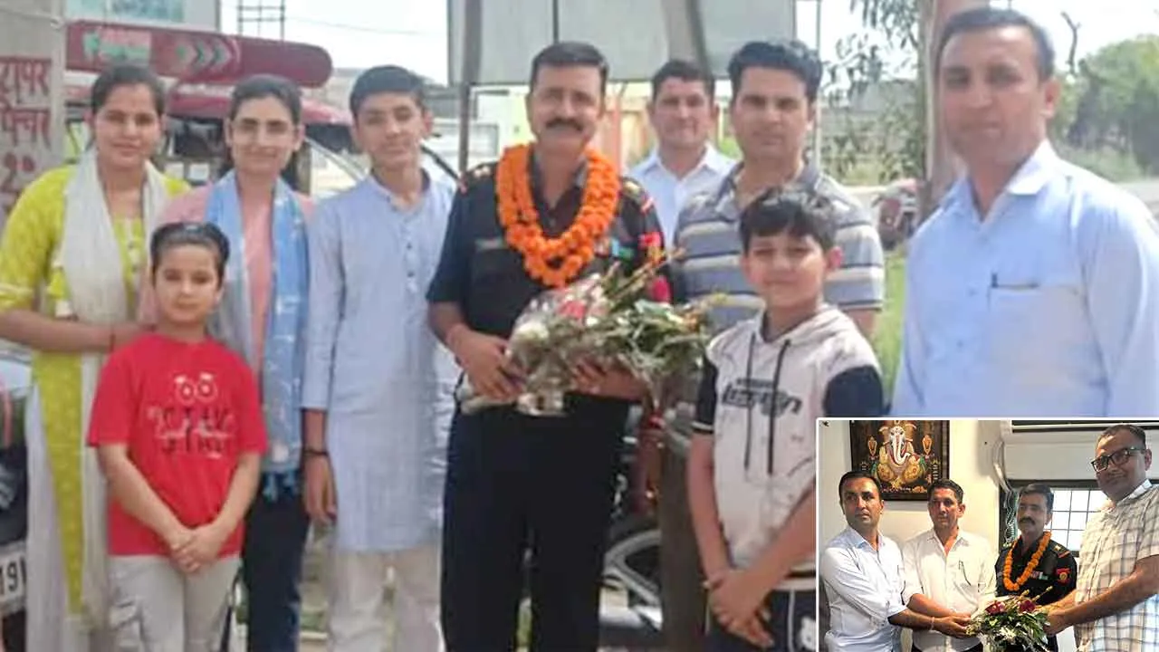 सूबेदार मेजर का सेवानिवृत्ति पर पुष्प-मालाएं पहनाकर किया स्वागत