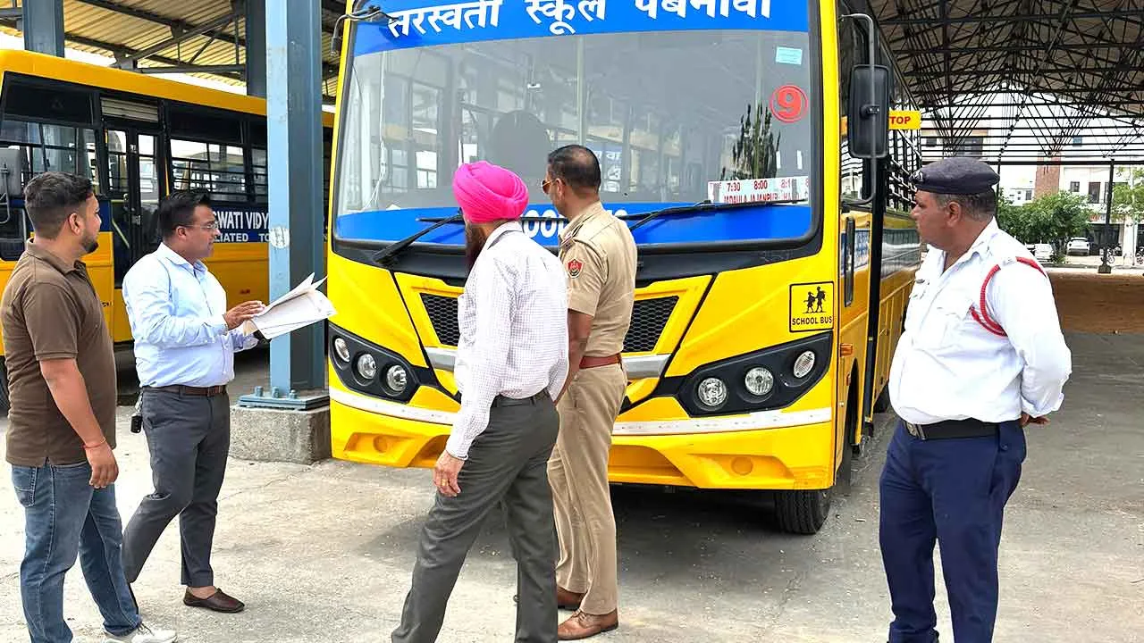 निजी स्कूल संचालक नहीं दिखा रहे बसों की फिटनेस जांच में रुचि, दूसरे दिन भी जांच के लिए 60 में से पहुंची 31 बस