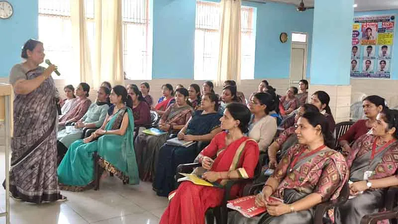 अध्यापक बच्चों की सफलता में अहम भूमिका निभाता है- रेनू श्रीन