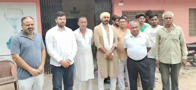 पेयजल सप्लाई सुचारू करने के लिए नलकूप लगवाने की मांग