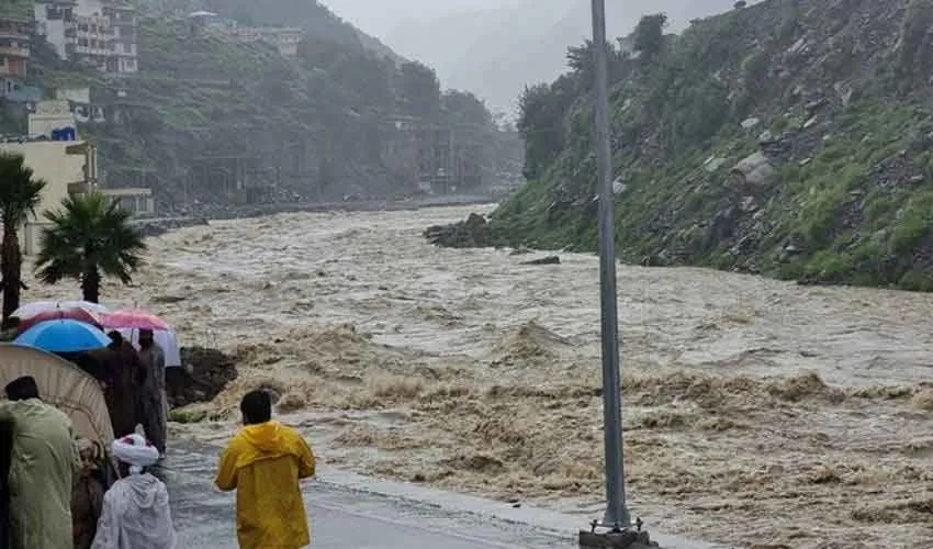 Pakistan Flood: पाकिस्तान में अचानक आई बाढ़ से हुई भीषण तबाही, 11 की मौत