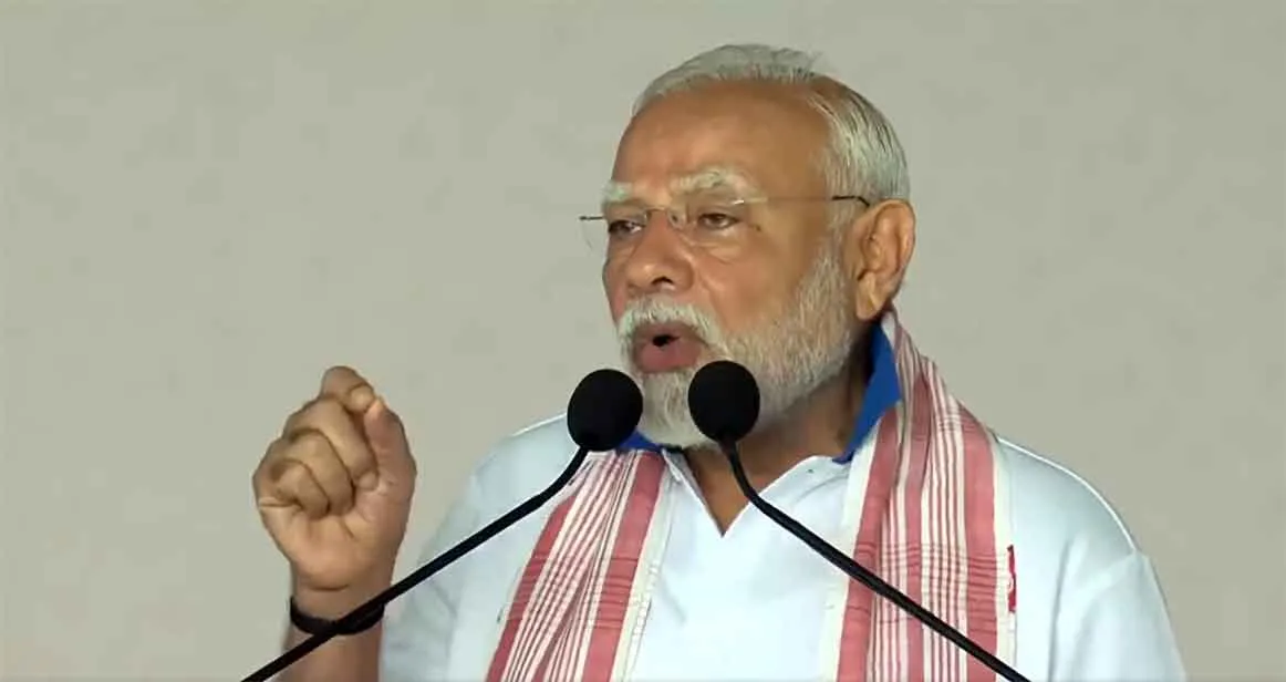 PM Modi on Yoga Day: प्रधानमंत्री ने विशाखपत्तनम में 3 लाख लोगों संग योग करके किया भारत को प्रोत्साहित!