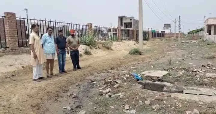 पुनर्निर्माण की बाट जोह रही पूर्णनगर से गुजरने वाली सड़क
