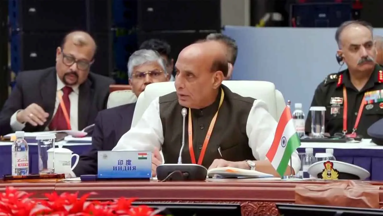 Rajnath Singh and Chinese counterpart meet: एससीओ समिट में भारतीय रक्षा मंत्री राजनाथ सिंह और चीनी समकक्ष की मुलाकात