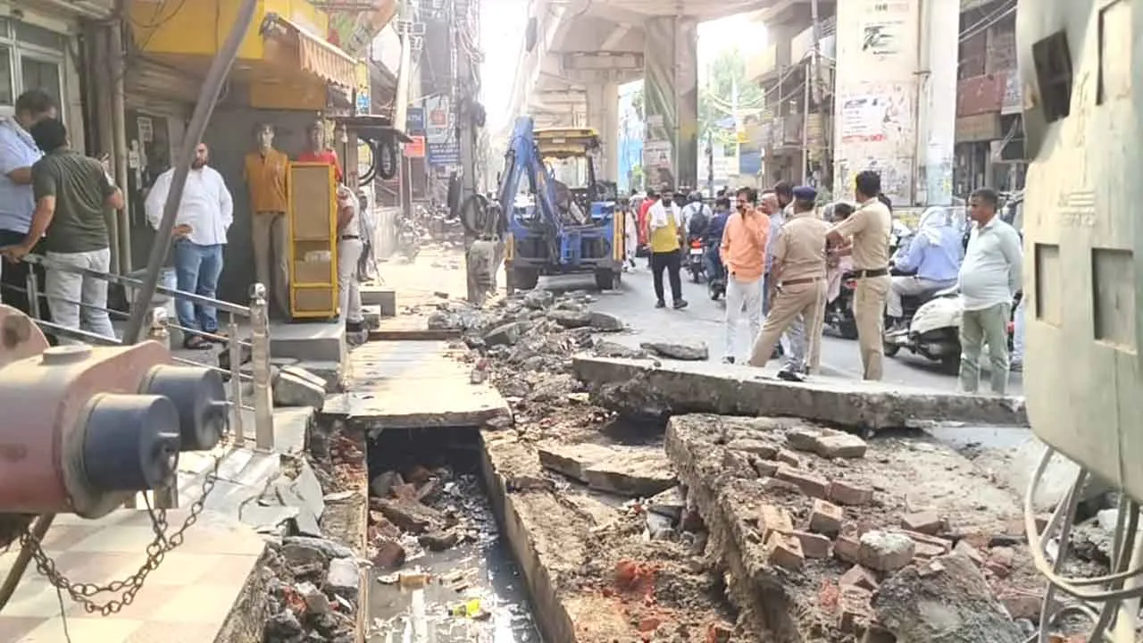 रोहतक में अतिक्रमण को लेकर नगर निगम प्रशासन हुआ सख्त, चला पीला पंजा