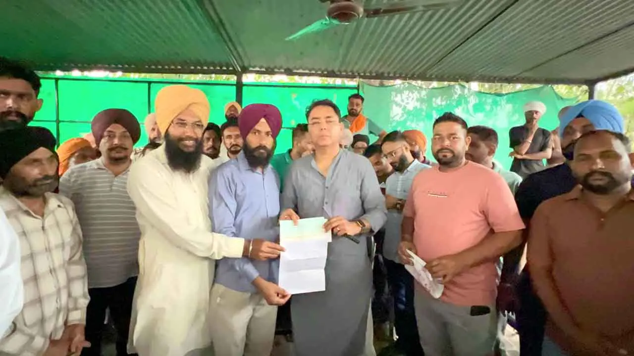 अमन अरोड़ा ने लोगों की सुनी समस्याएं, मौके पर ही किया समाधान