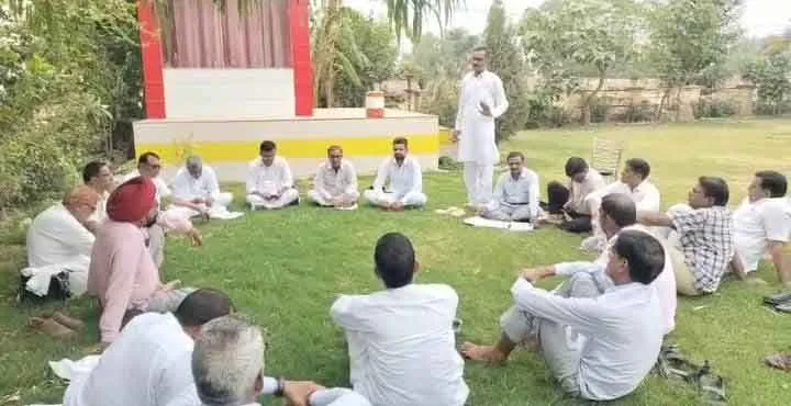 मांग के बावजूद नहीं बनी स्थानांतरण नीति, शिक्षकों में आक्रोश
