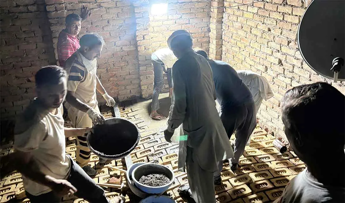 विधवा बहिन को मिली पक्की छत! सेवादारों ने रात भर निभाया मानवता का फर्ज