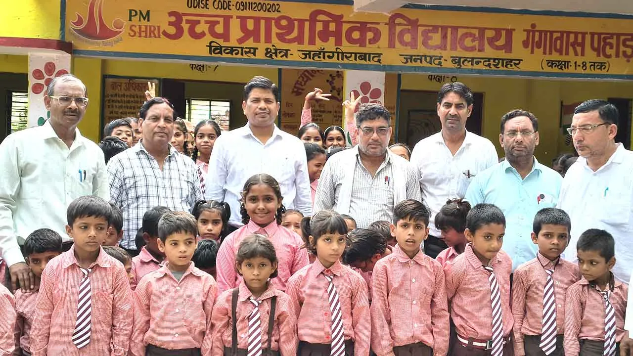 जिला बेसिक शिक्षा अधिकारी ने परिषदीय विद्यालयों का किया औचक निरिक्षण, शिक्षण व्यवस्थाओं का लिया जायजा