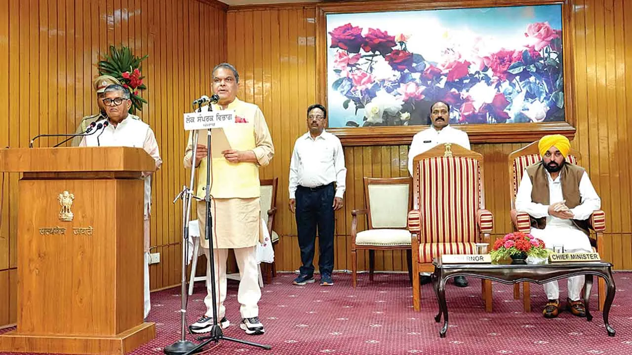 Punjab News: संजीव अरोड़ा ने ली पंजाब कैबिनेट मंत्री पद की शपथ, उद्योग, एनआरआई व निवेश विभाग मिले