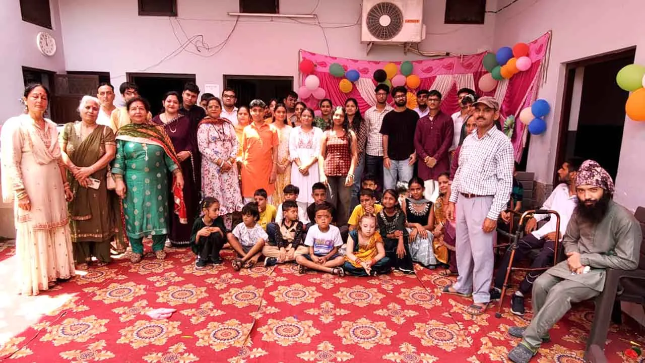 दिव्यांग बच्चो ने भी जाना तीज पर्व का महत्व