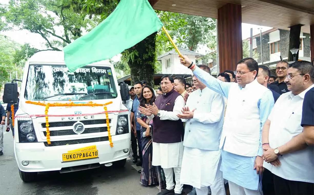 Uttarakhand Transport: देहरादून में मुख्यमंत्री ने यूटीसी वातानुकूलित सेवा शुरू की, दिखाई हरी झंडी