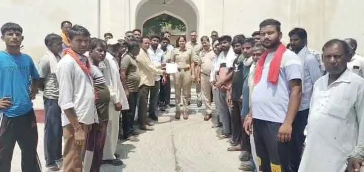 यूनियन अध्यक्ष पर मजदूरी राशि हड़पने का आरोप