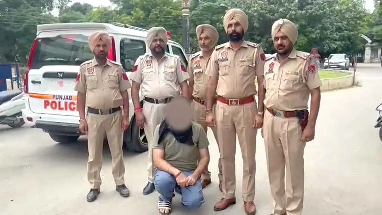करोड़ों का घपला करने वाले आरोपी बैंक कर्मी को लेकर फरीदकोट पहुंची पुलिस