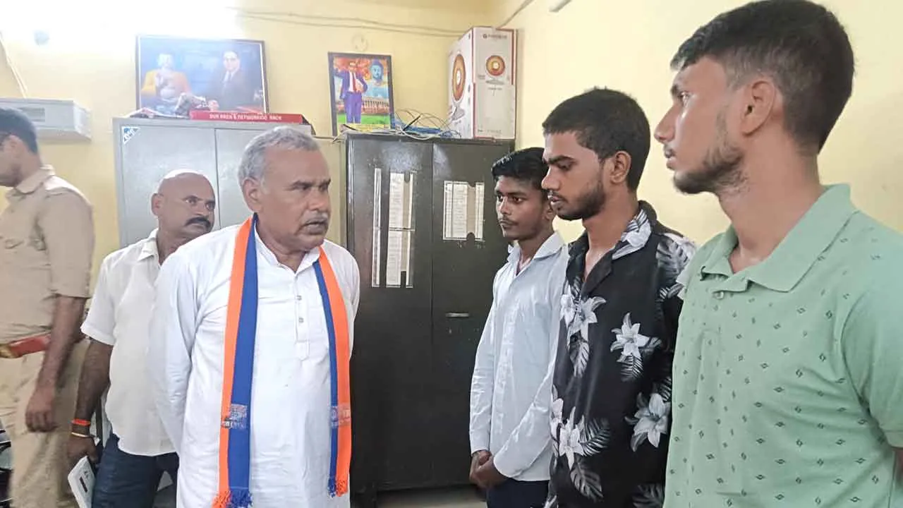 अनुसूचित जाति, जनजाति आयोग के सदस्य ने अधिकारियों संग की समीक्षा बैठक