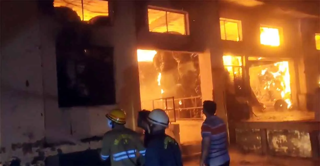 Ghaziabad Fire: गाजियाबाद के प्लूटो होटल और पेपर फैक्ट्री में भीषण आग का तांडव!