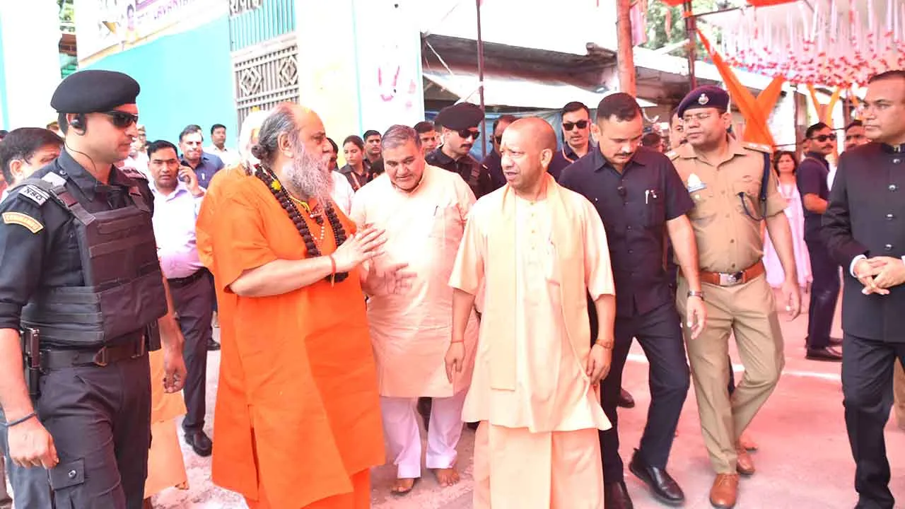 दूधेश्वरनाथ मंदिर आस्था का केंद्र ही नहीं बल्कि सनातन संस्कृति का जीवंत स्वरूप है: योगी