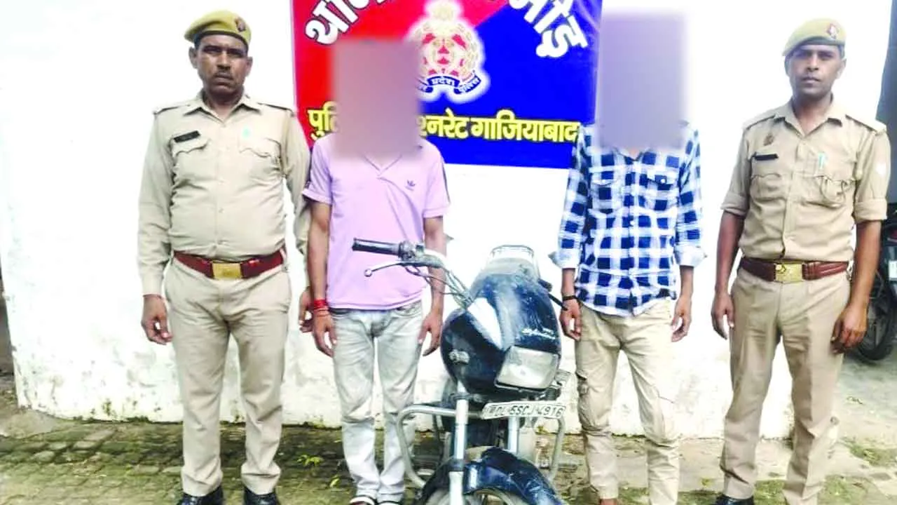 चोरी की बाइक के साथ दो शातिर अभियुक्त गिरफ्तार 