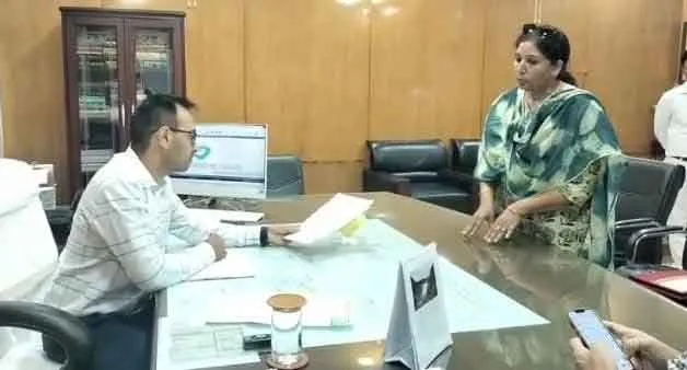 अतिक्रमण से संकरा हुआ घग्घर बहाव क्षेत्र, ग्रामीणों ने जिला कलक्टर को करवाया वस्तुस्थिति से अवगत