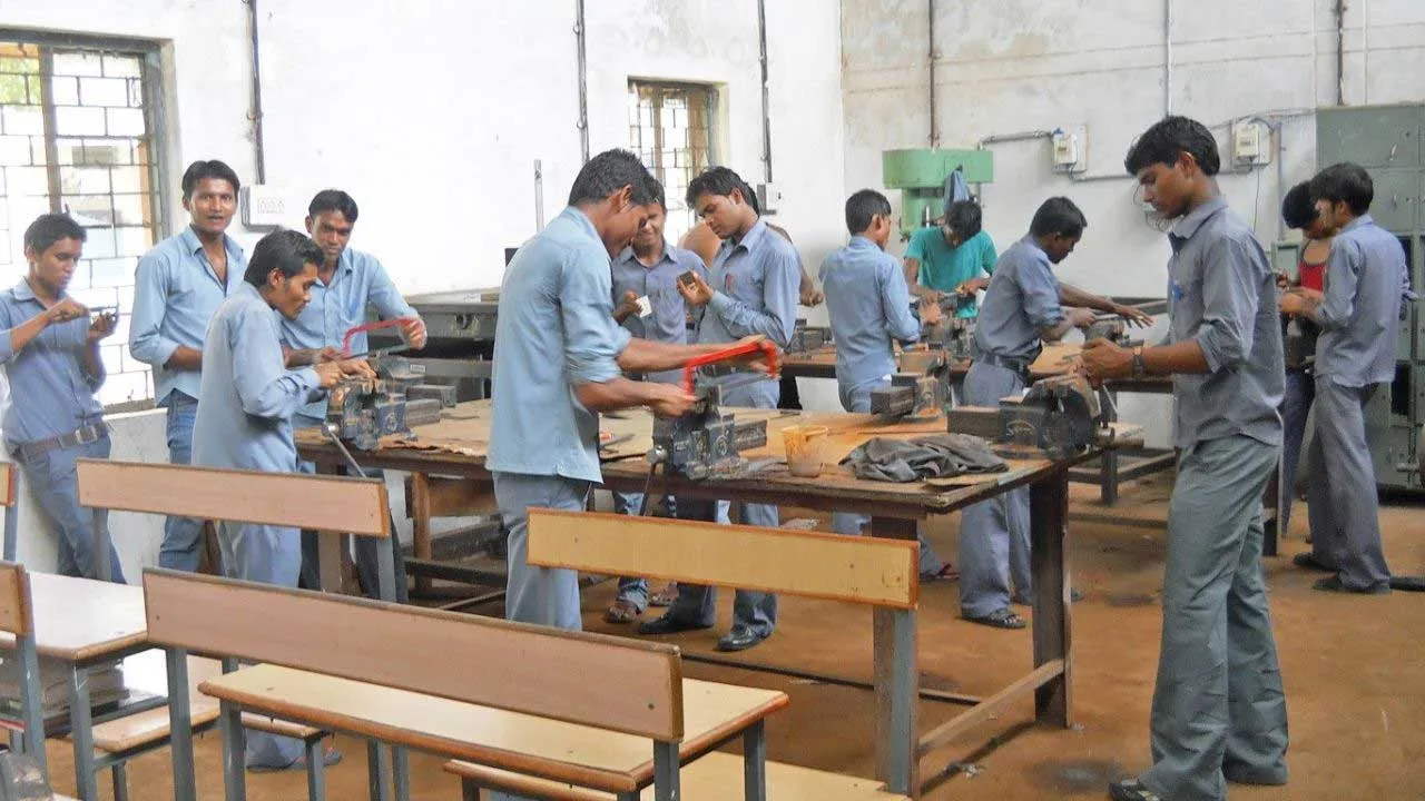 12 सरकारी आईटीआई की 4020 सीटों के लिए 8806 युवाओं ने किए ऑनलाईन आवेदन