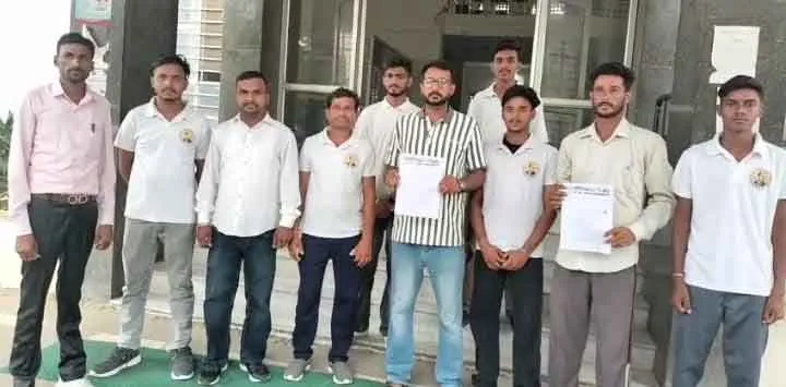 सरकारी स्कूल के भवन की हालत दयनीय
