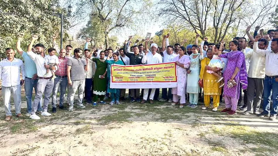 महासंघ के मांग पत्र की उपेक्षा से कर्मचारियों में आक्रोश