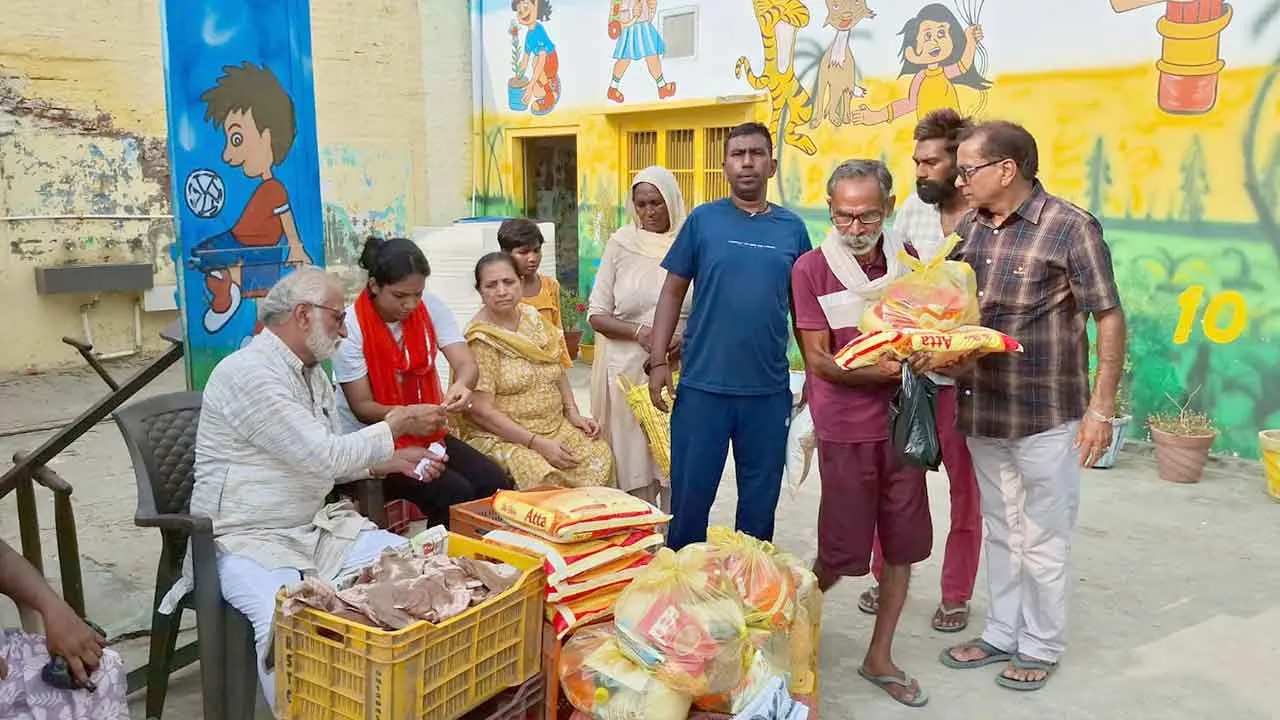 Welfare Works: 150 जरूरतमंद परिवारों को किया राशन व वस्त्र वितरण