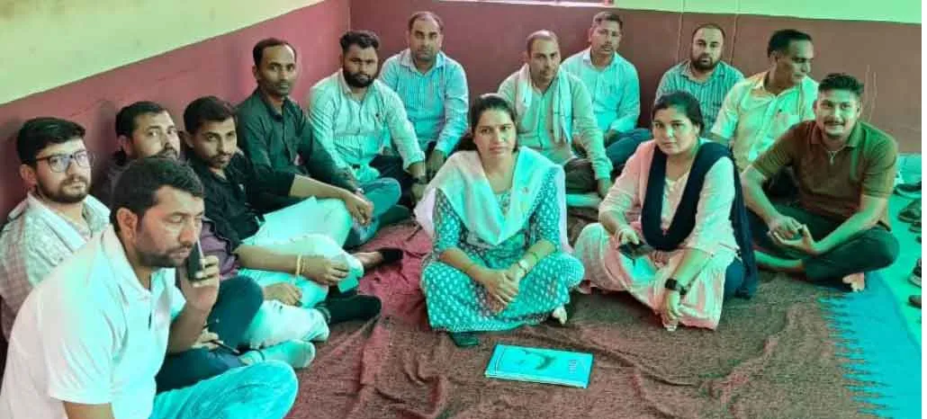 तहसील मुख्यालय पर लेखपालों ने किया सांकेतिक धरना-प्रदर्शन