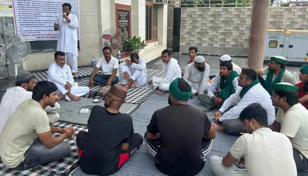 चेयरमैन के खिलाफ 13वें दिन भी जारी रहा सभासदों का धरना