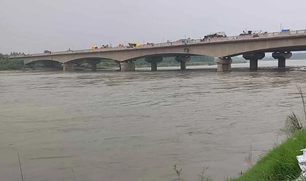 कैराना में चेतावनी बिंदु के करीब पहुंची यमुना, अलर्ट