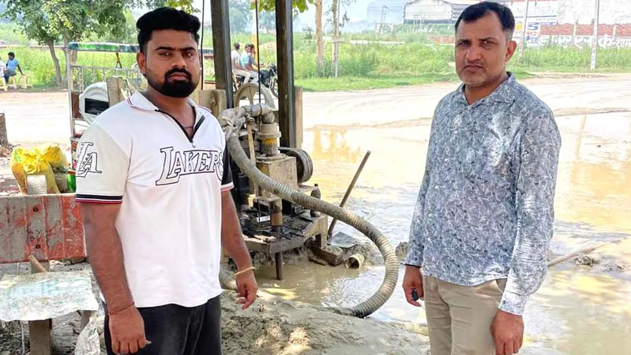 कण्डेला बस स्टैंड पर सरकारी हैंडपंप के बोरवेल का कार्य शुरू