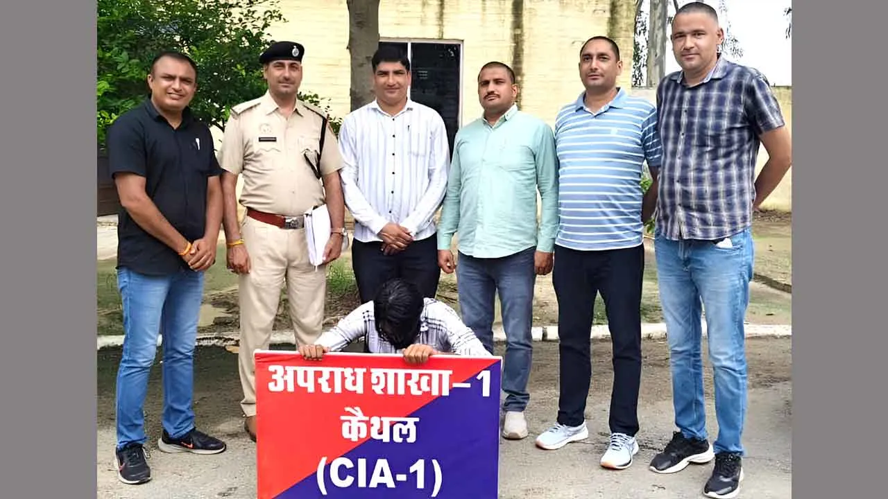 पिस्तौल के बल पर नकदी व मोबाइल लूटने के मामले में आरोपी गिरफ्तार
