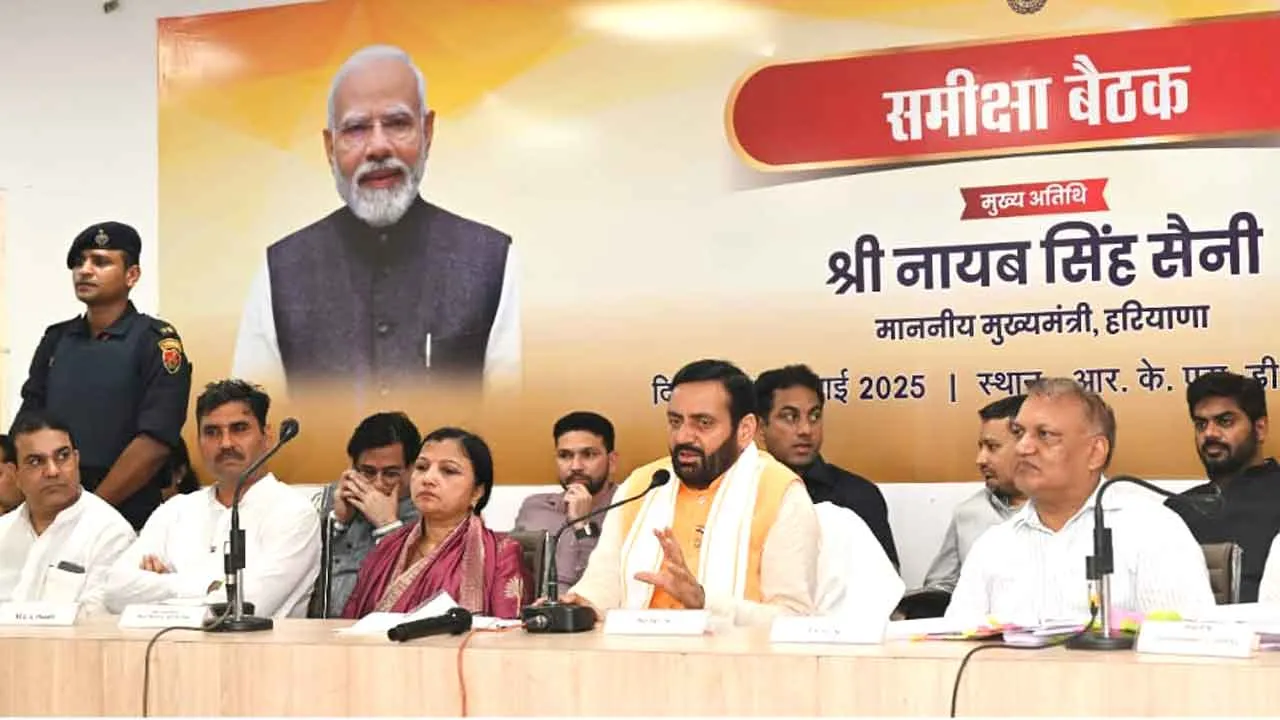 सीएम ने लापरवाही बरतने पर पांच अधिकारियों के खिलाफ कार्रवाई के दिए आदेश