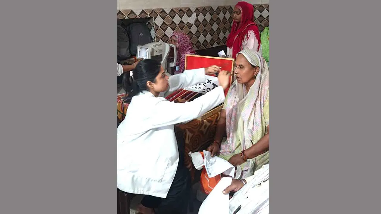 निशुल्क नेत्र कैंप में 142 मरीजों की की जांच, 6 का होगा मोतियाबिंद का ऑपरेशन