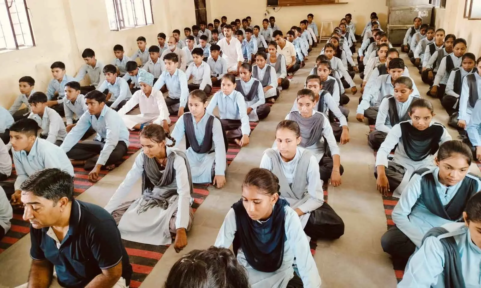 Meditation camp organized: तनावमुक्त जीवन के लिए सीखी श्वास पर आधारित ध्यान विधि