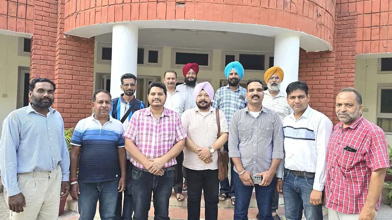 बिक्रम सिंह मजीठिया की पेशी के दौरान पुलिस ने पत्रकारों से की बदसलूकी