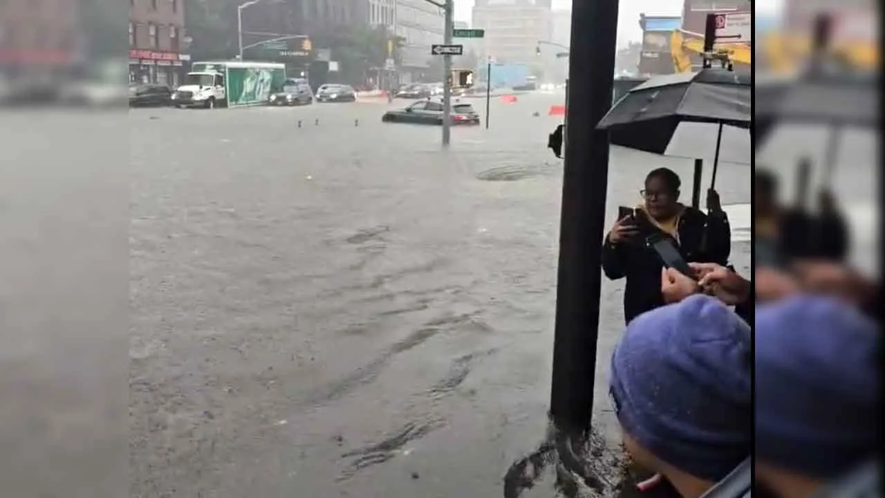 New York Flood: न्यूयॉर्क व न्यू जर्सी में बाढ़ का कहर, आपातकाल घोषित